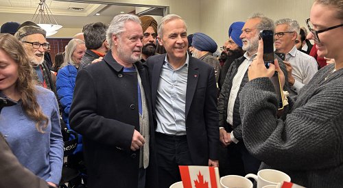 VIDEO: Liberal leadership hopeful Mark Carney makes brief stop in Kelowna